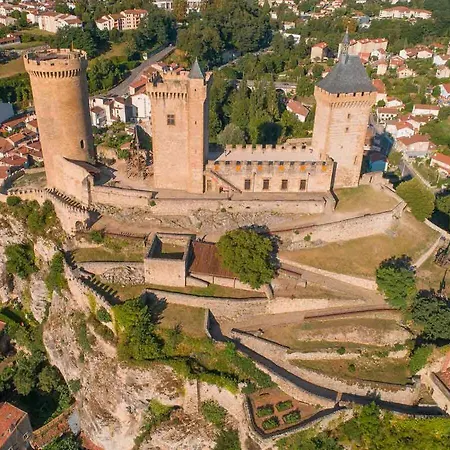 Familial Aux Portes De Foix 